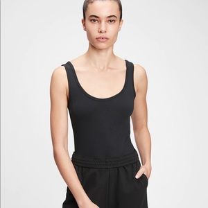 Bundle of 3 great condition Gap bodysuits (black, navy & white). White NWT ✅